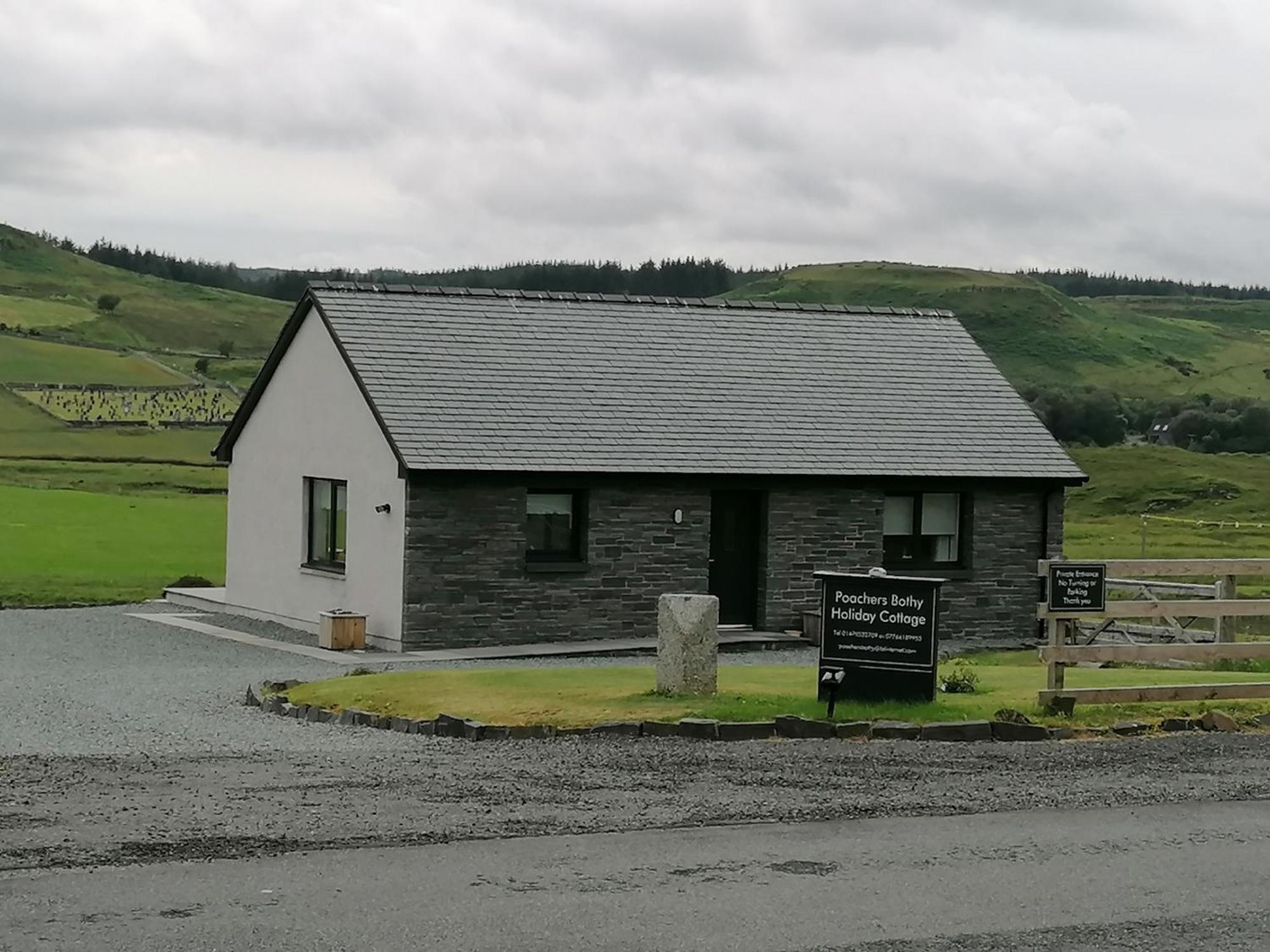 Poachers Bothy Skeabost Exterior photo